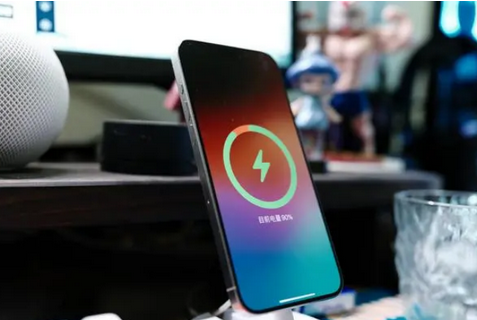 寻甸苹果15换屏服务分享用什么充电器给iPhone15充电更好 